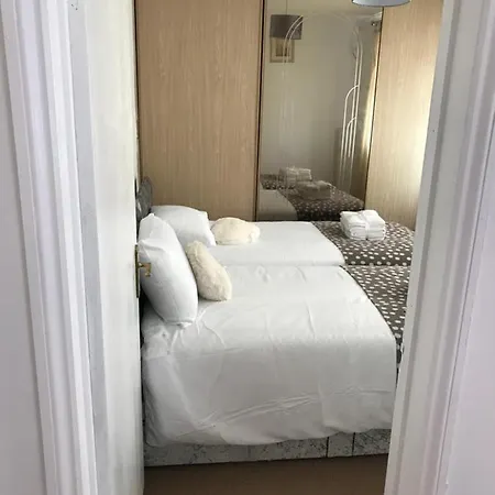 2bed Bungalow House, Speedwell, Bristol, Uk, Sleeps Up To 6 Guests Apartment