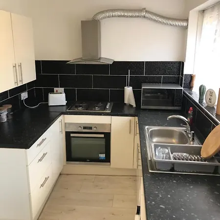 Apartment 2bed Bungalow House, Speedwell, Bristol, Uk, Sleeps Up To 6 Guests *