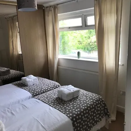 Apartment 2bed Bungalow House, Speedwell, Bristol, Uk, Sleeps Up To 6 Guests