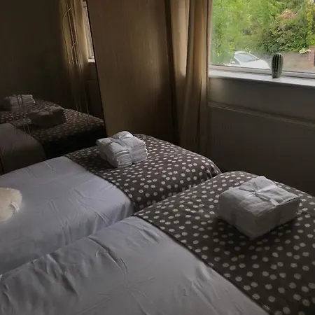 Apartment 2bed Bungalow House, Speedwell, Bristol, Uk, Sleeps Up To 6 Guests