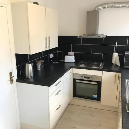 2bed Bungalow House, Speedwell, Bristol, Uk, Sleeps Up To 6 Guests *